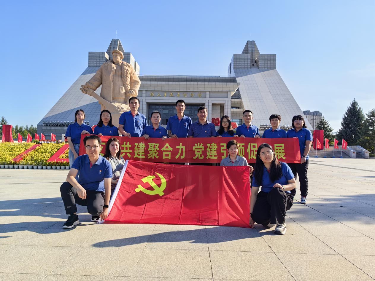 動物用生物制品國家工程研究中心、哈獸研禽免疫抑制病創(chuàng)新團隊、福建圣農(nóng)集團圣澤生物及福建圣農(nóng)集團技術(shù)中心黨支部共建活動